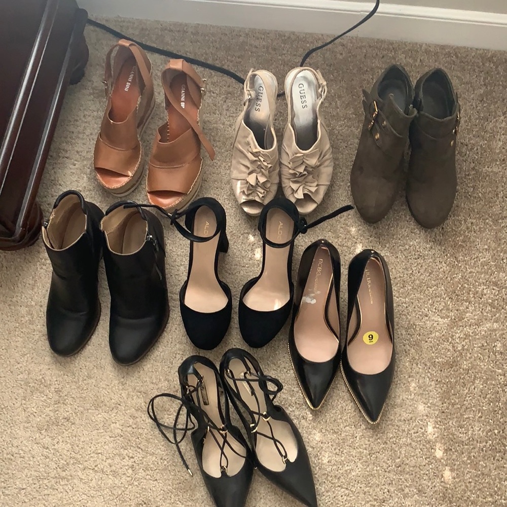 Size 8 Guess pumps. Strings tie around ankles.